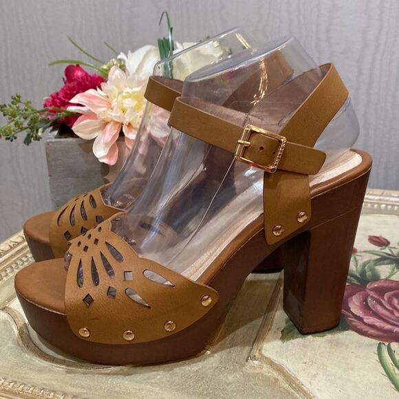 Kayleen Los Angeles Queen Studded Sandals Sz 8.5 NWOT - Picture 16 of 16